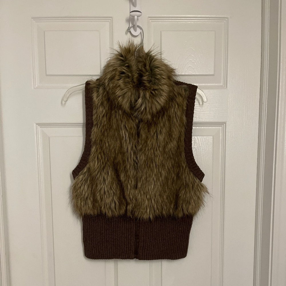 NEW Tiara Faux Fur/Knit Vest Size Junior’s Large